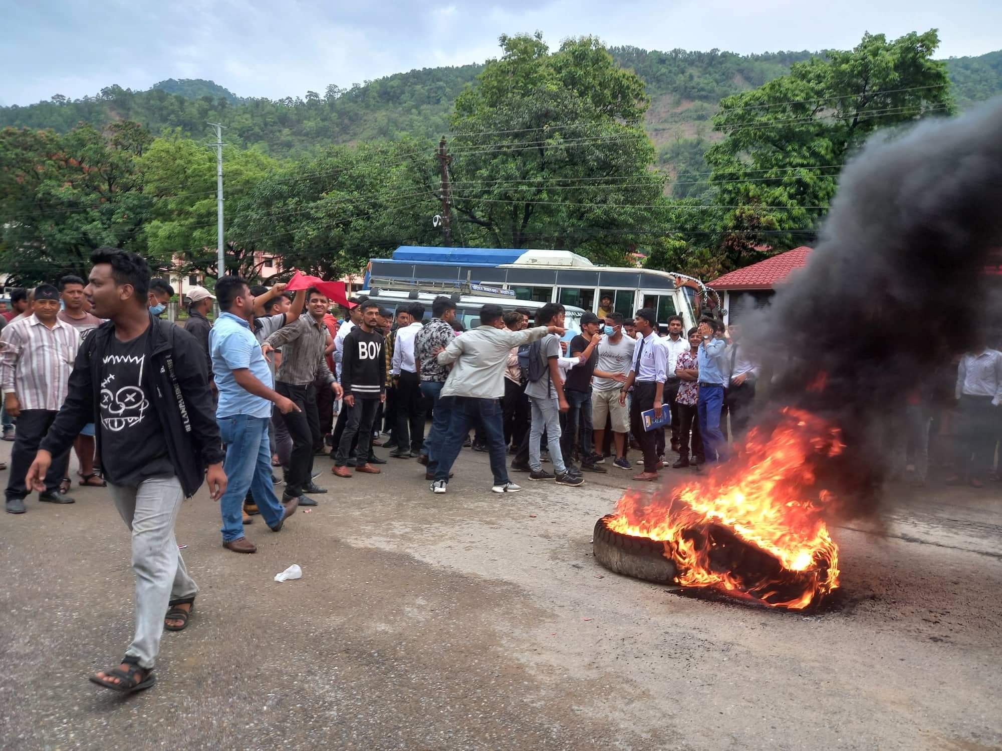 इन्धनको मूल्यवृद्धि विरुद्ध बुटवलमा प्रदर्शन 